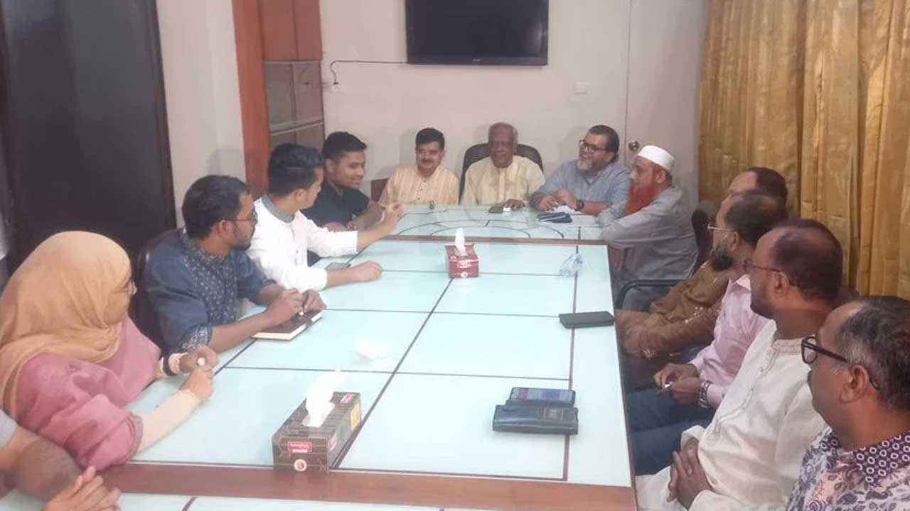 রাষ্ট্রপতির অপসারণ: একমত ১২ দল, বিএনপির মতের অপেক্ষায় বৈষম্যবিরোধী ছাত্র আন্দোলন